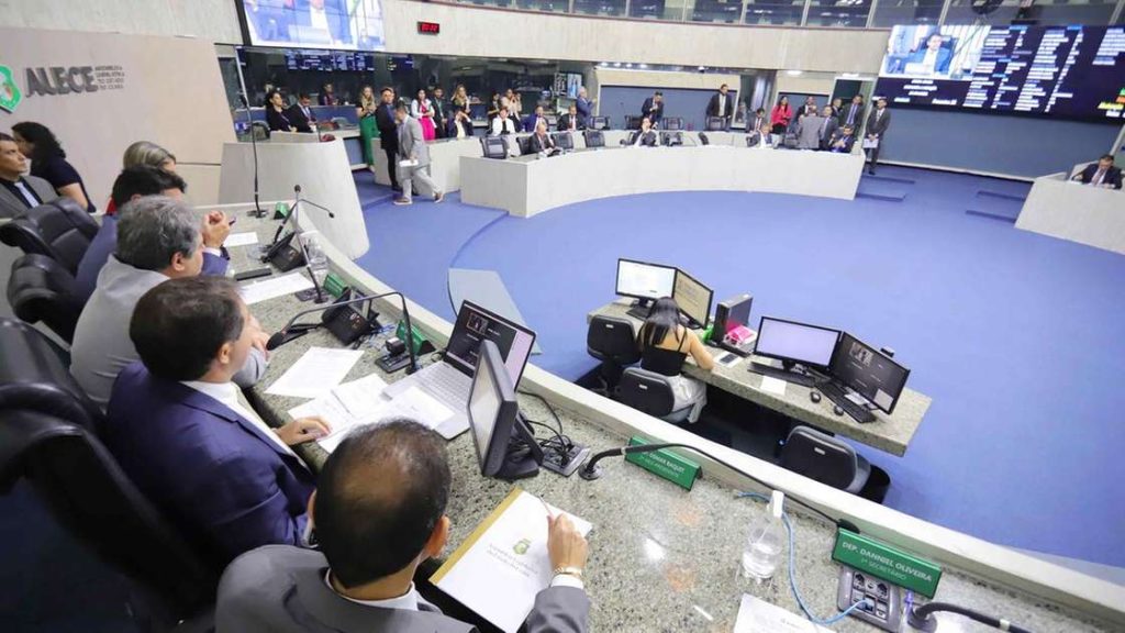 Deputados elegem parentes em prefeituras no Ceará e mantêm bases para 2026